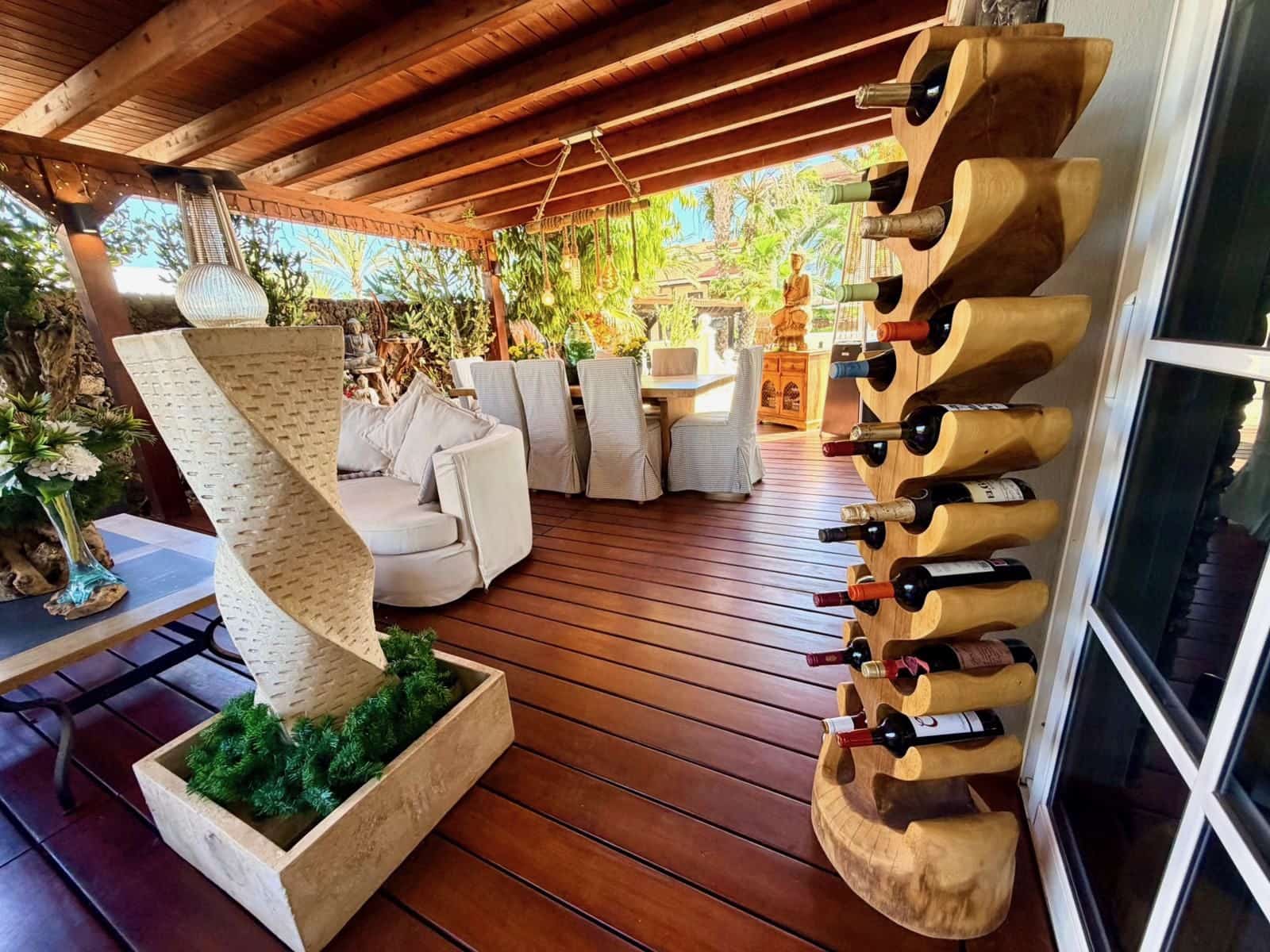 4 bedroom Villa for sale in Caleta de Fuste with pool - € 849,000 (Ref: 9737871)