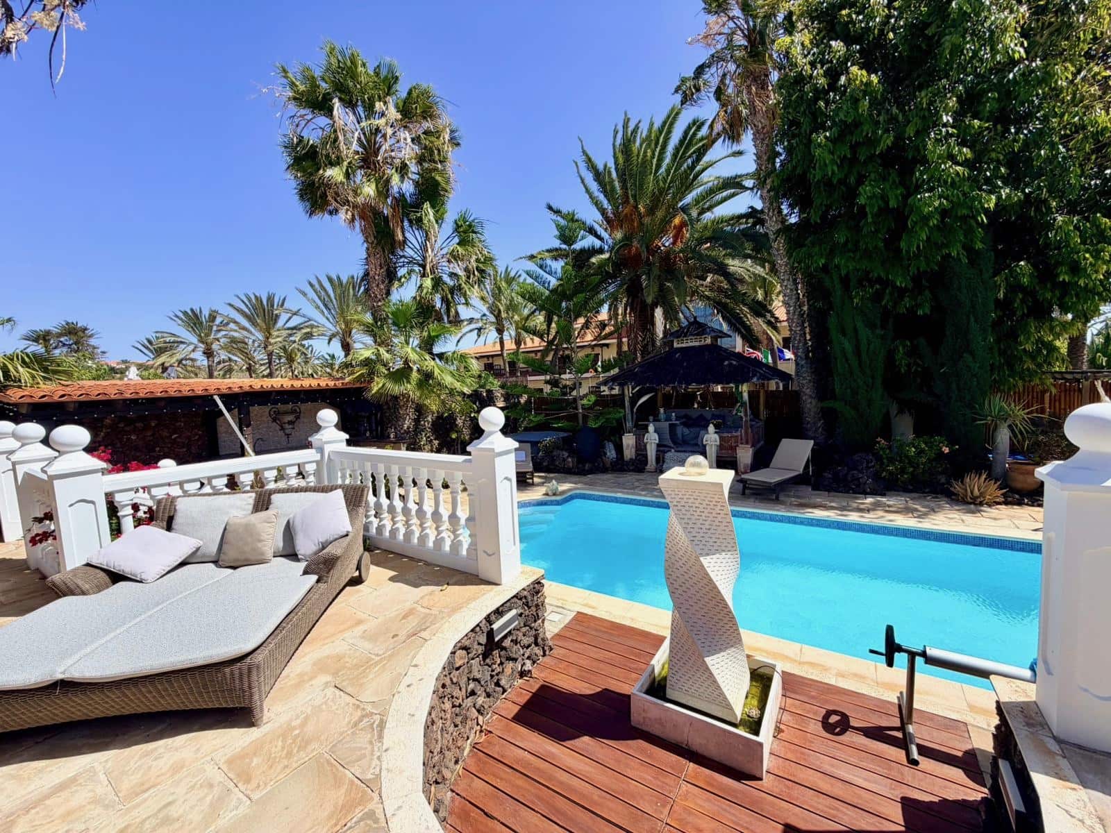4 bedroom Villa for sale in Caleta de Fuste with pool - € 849,000 (Ref: 9737871)