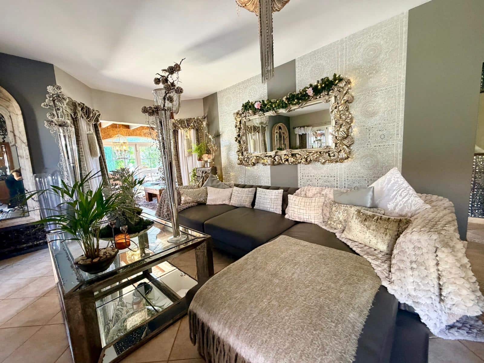 4 bedroom Villa for sale in Caleta de Fuste with pool - € 849,000 (Ref: 9737871)