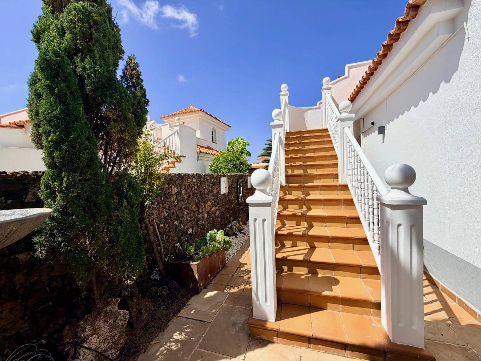 4 bedroom Villa for sale in Caleta de Fuste with pool - € 849,000 (Ref: 9737871)