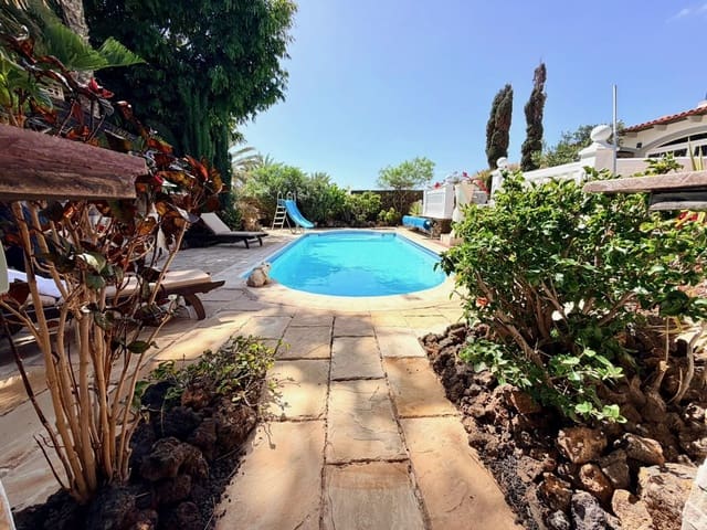 4 bedroom Villa for sale in Caleta de Fuste, Antigua with pool - € 849,000 (Ref: 9737871)