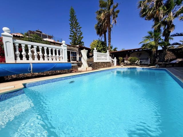 4 bedroom Villa for sale in Caleta de Fuste, Antigua with pool - € 849,000 (Ref: 9737871)