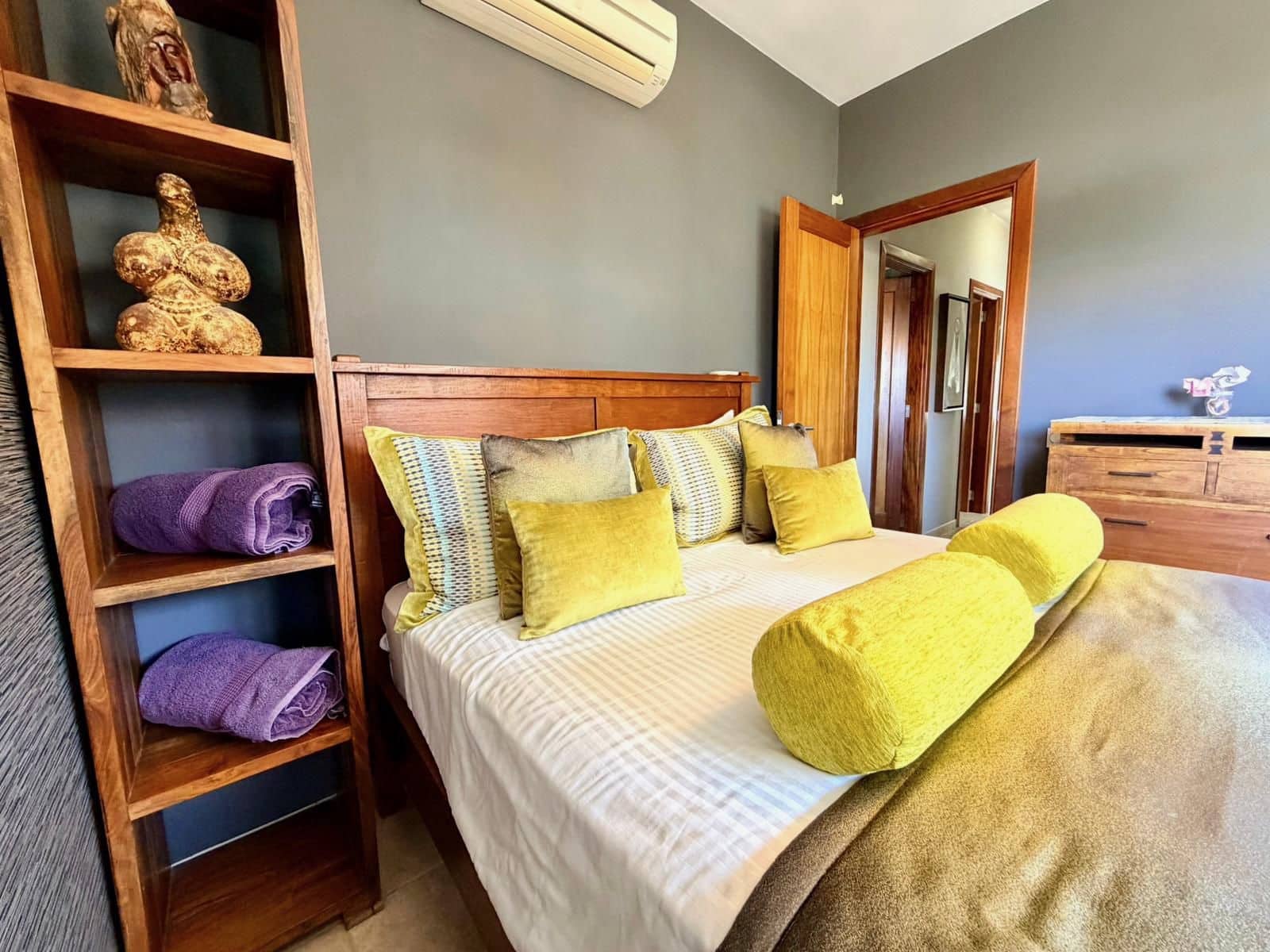 4 bedroom Villa for sale in Caleta de Fuste with pool - € 849,000 (Ref: 9737871)