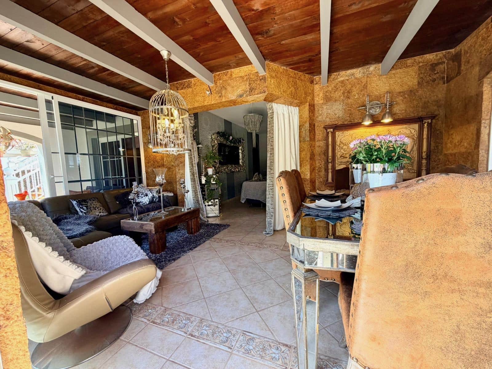 4 bedroom Villa for sale in Caleta de Fuste with pool - € 849,000 (Ref: 9737871)