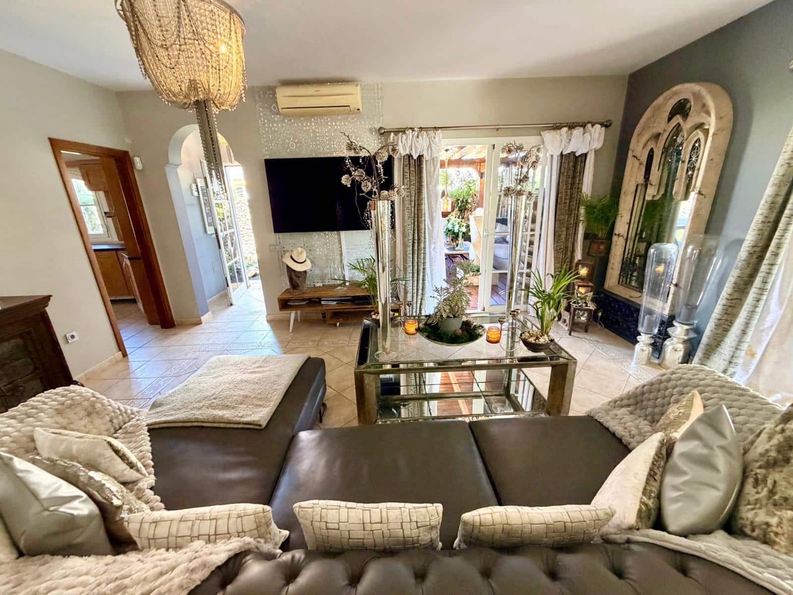 4 bedroom Villa for sale in Caleta de Fuste with pool - € 849,000 (Ref: 9737871)