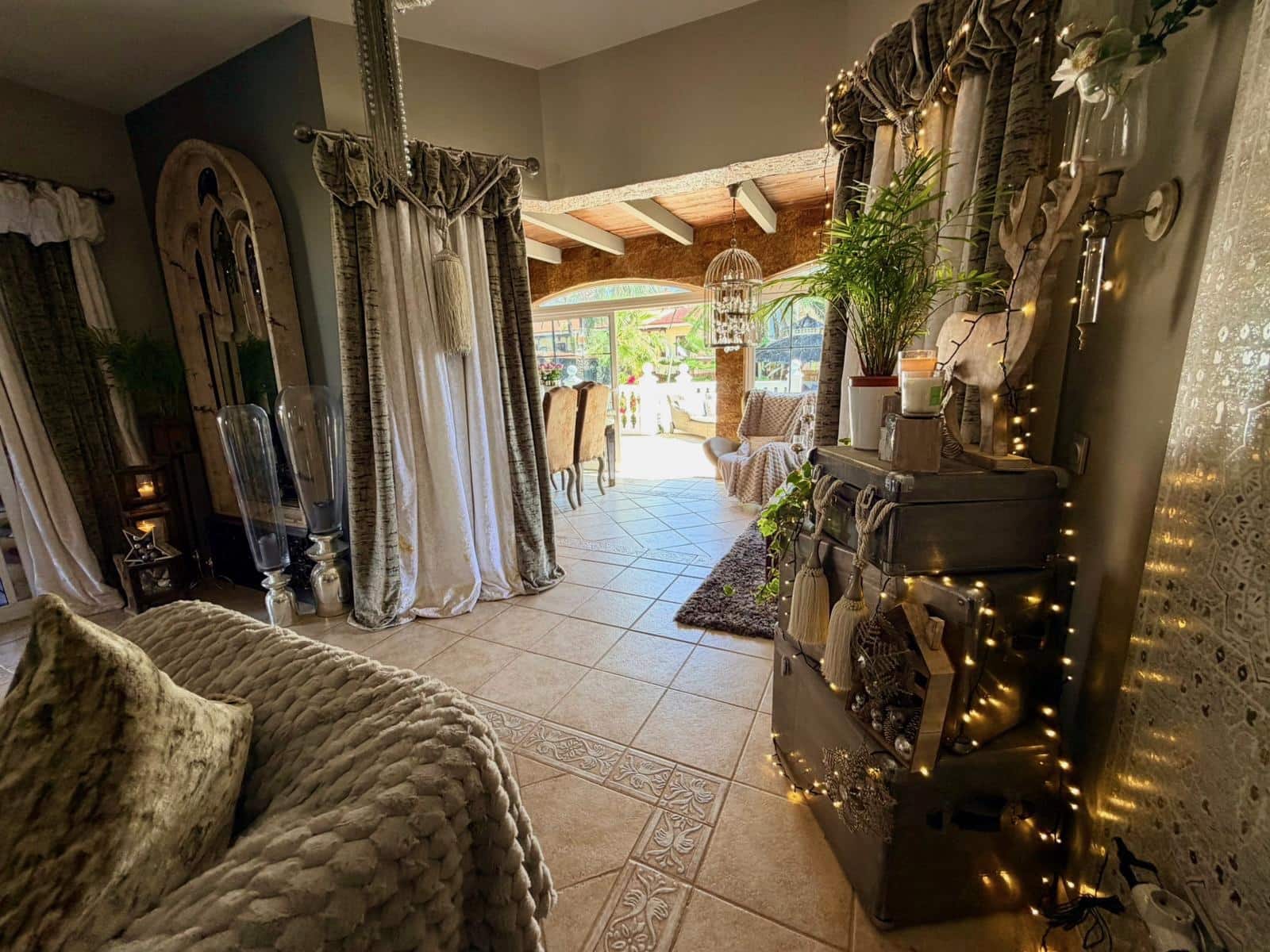 4 bedroom Villa for sale in Caleta de Fuste with pool - € 849,000 (Ref: 9737871)