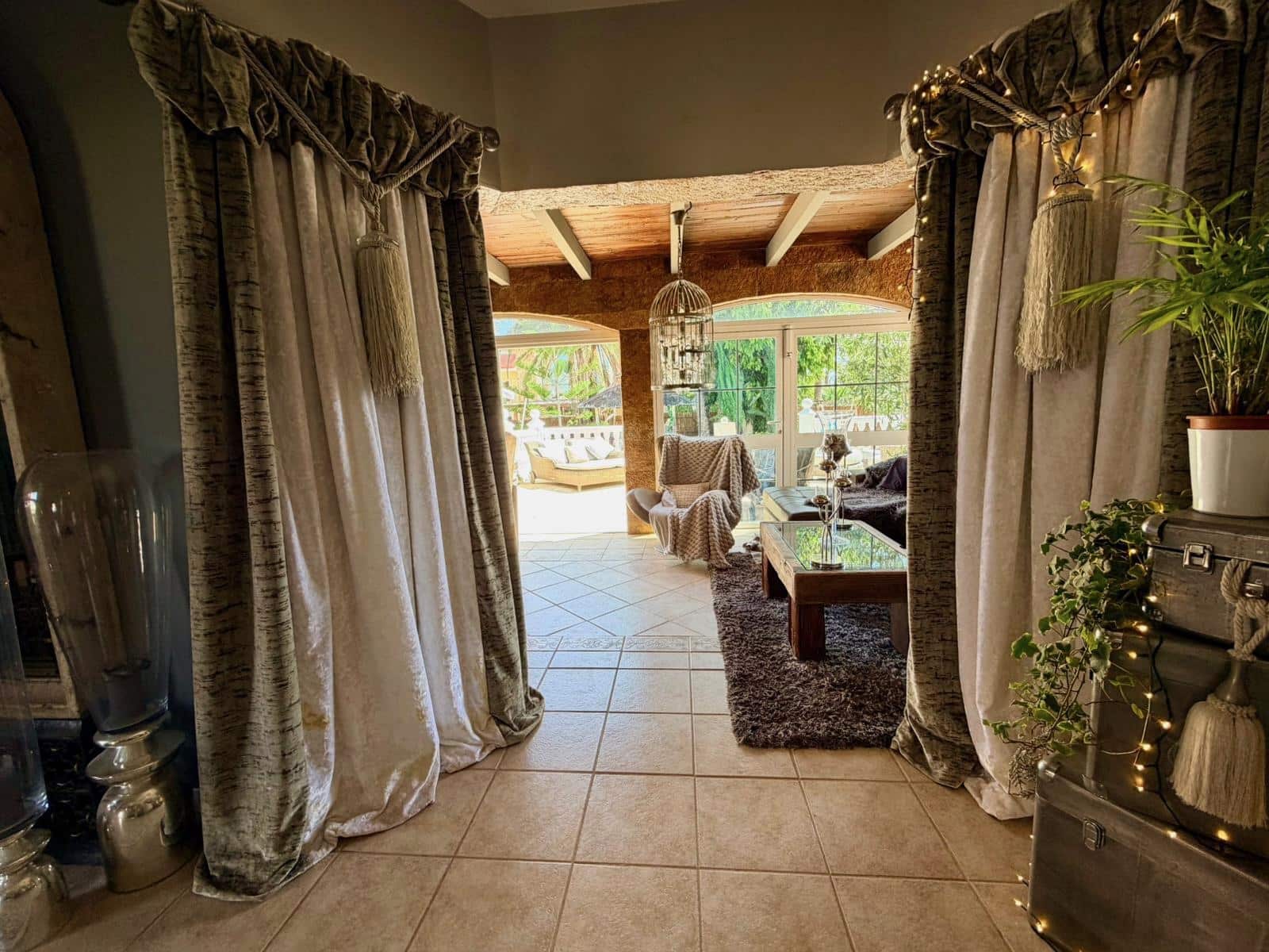 4 bedroom Villa for sale in Caleta de Fuste with pool - € 849,000 (Ref: 9737871)