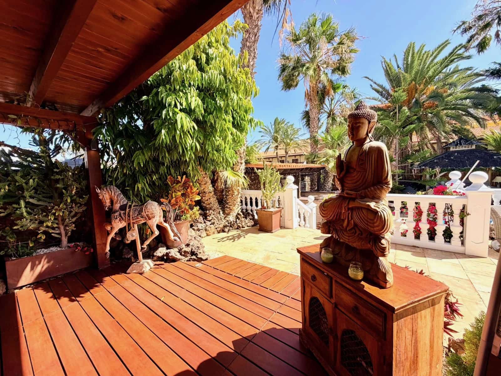 4 bedroom Villa for sale in Caleta de Fuste with pool - € 849,000 (Ref: 9737871)