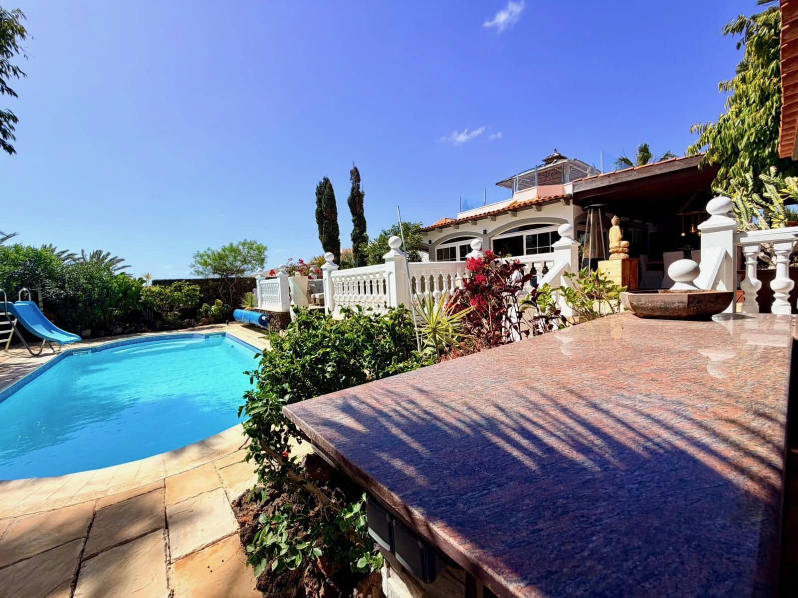 4 bedroom Villa for sale in Caleta de Fuste with pool - € 849,000 (Ref: 9737871)