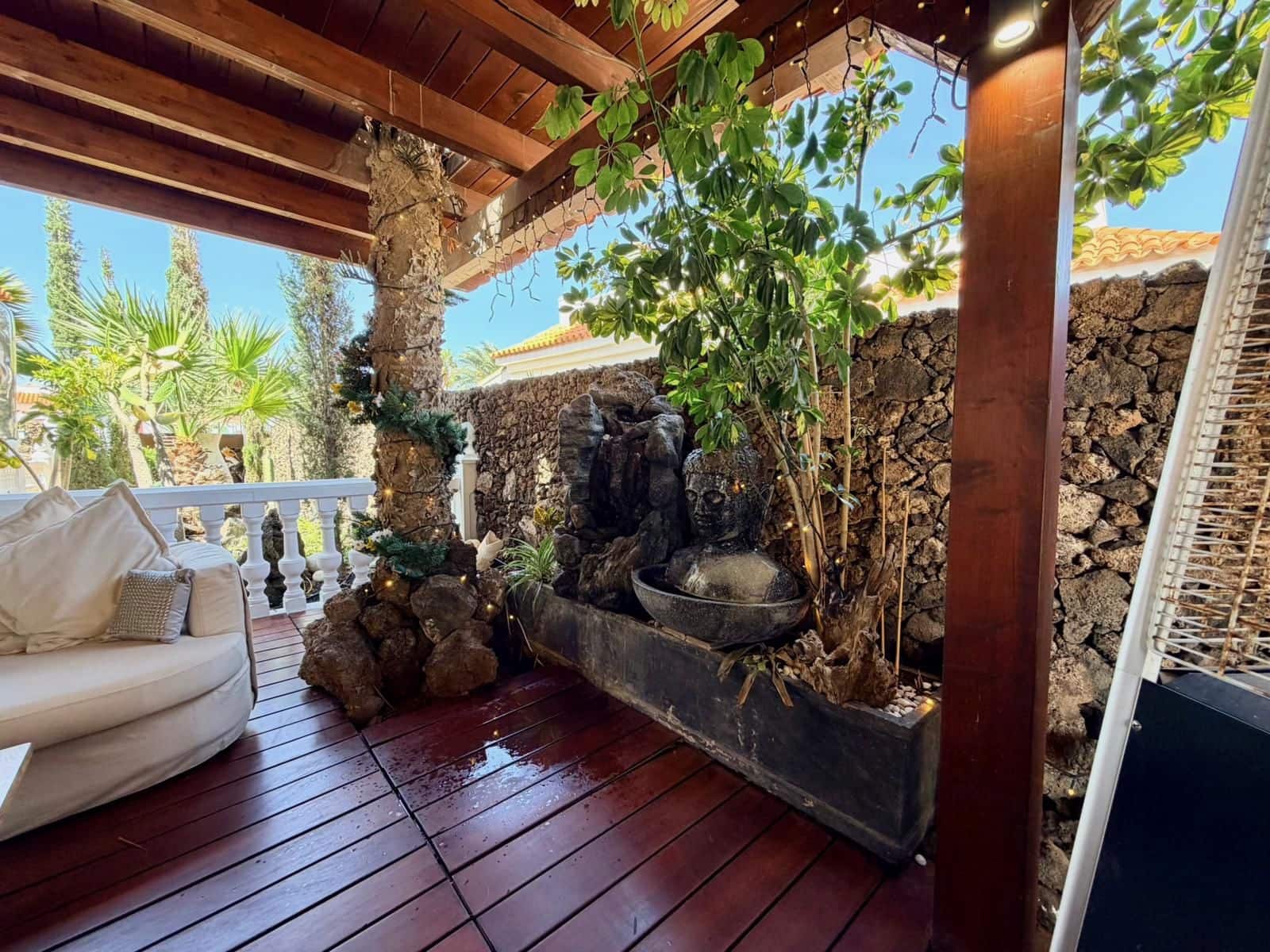 4 bedroom Villa for sale in Caleta de Fuste with pool - € 849,000 (Ref: 9737871)