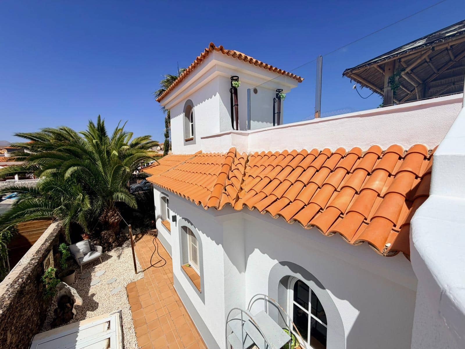 4 bedroom Villa for sale in Caleta de Fuste with pool - € 849,000 (Ref: 9737871)
