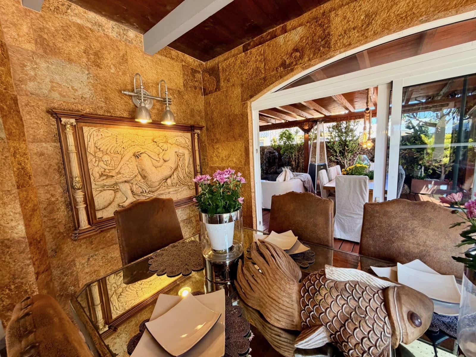 4 bedroom Villa for sale in Caleta de Fuste with pool - € 849,000 (Ref: 9737871)