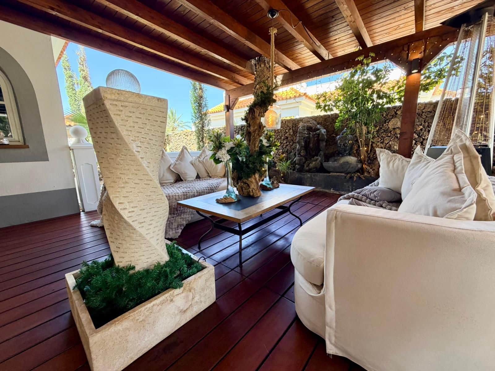 4 bedroom Villa for sale in Caleta de Fuste with pool - € 849,000 (Ref: 9737871)