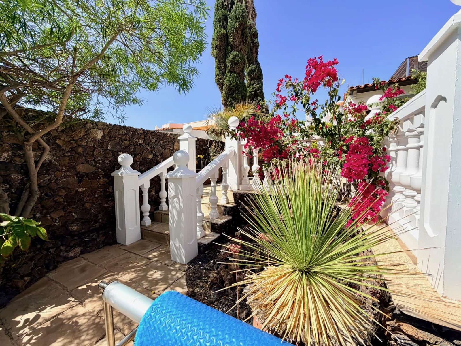 4 bedroom Villa for sale in Caleta de Fuste with pool - € 849,000 (Ref: 9737871)