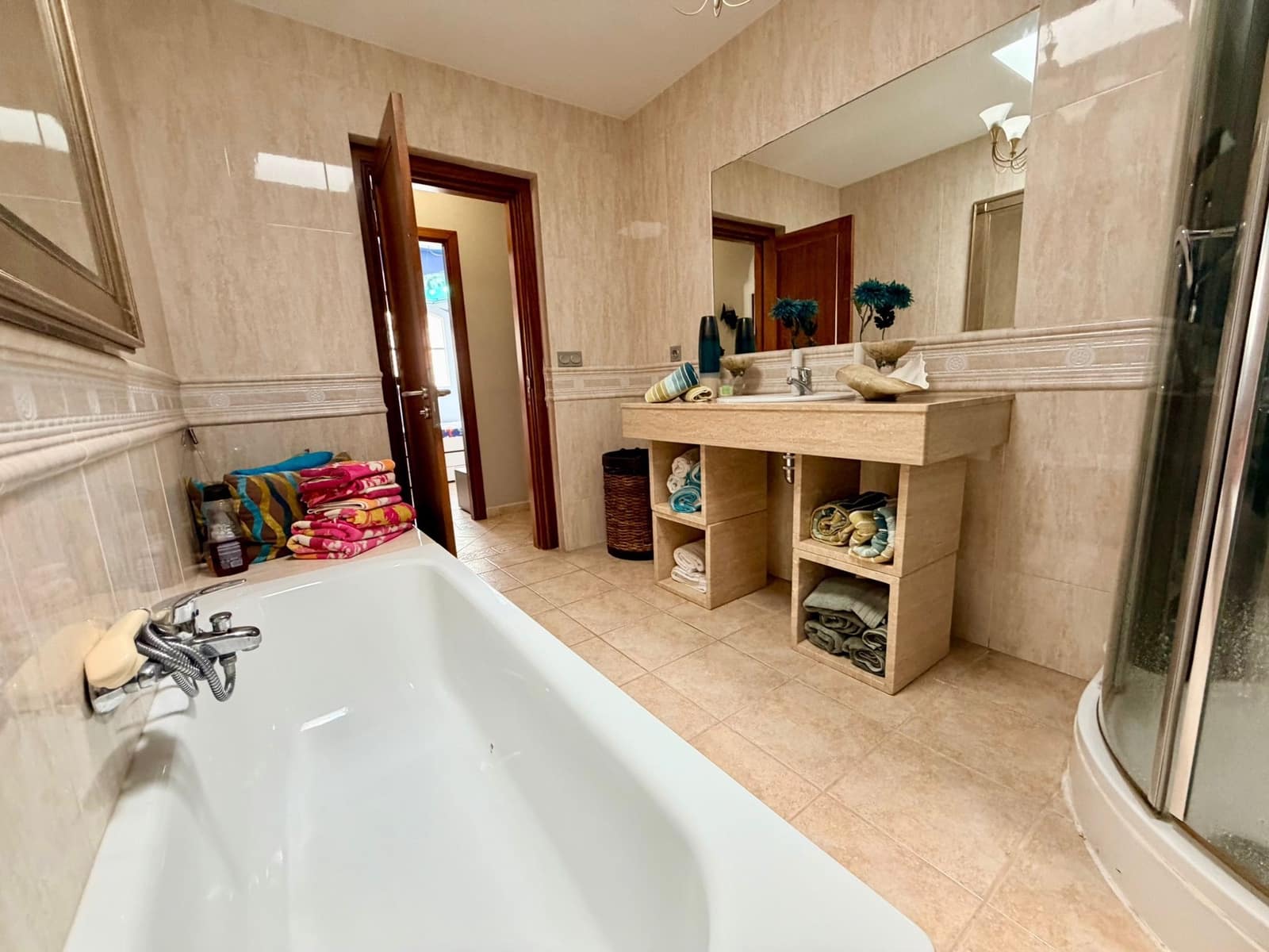 4 bedroom Villa for sale in Caleta de Fuste with pool - € 849,000 (Ref: 9737871)