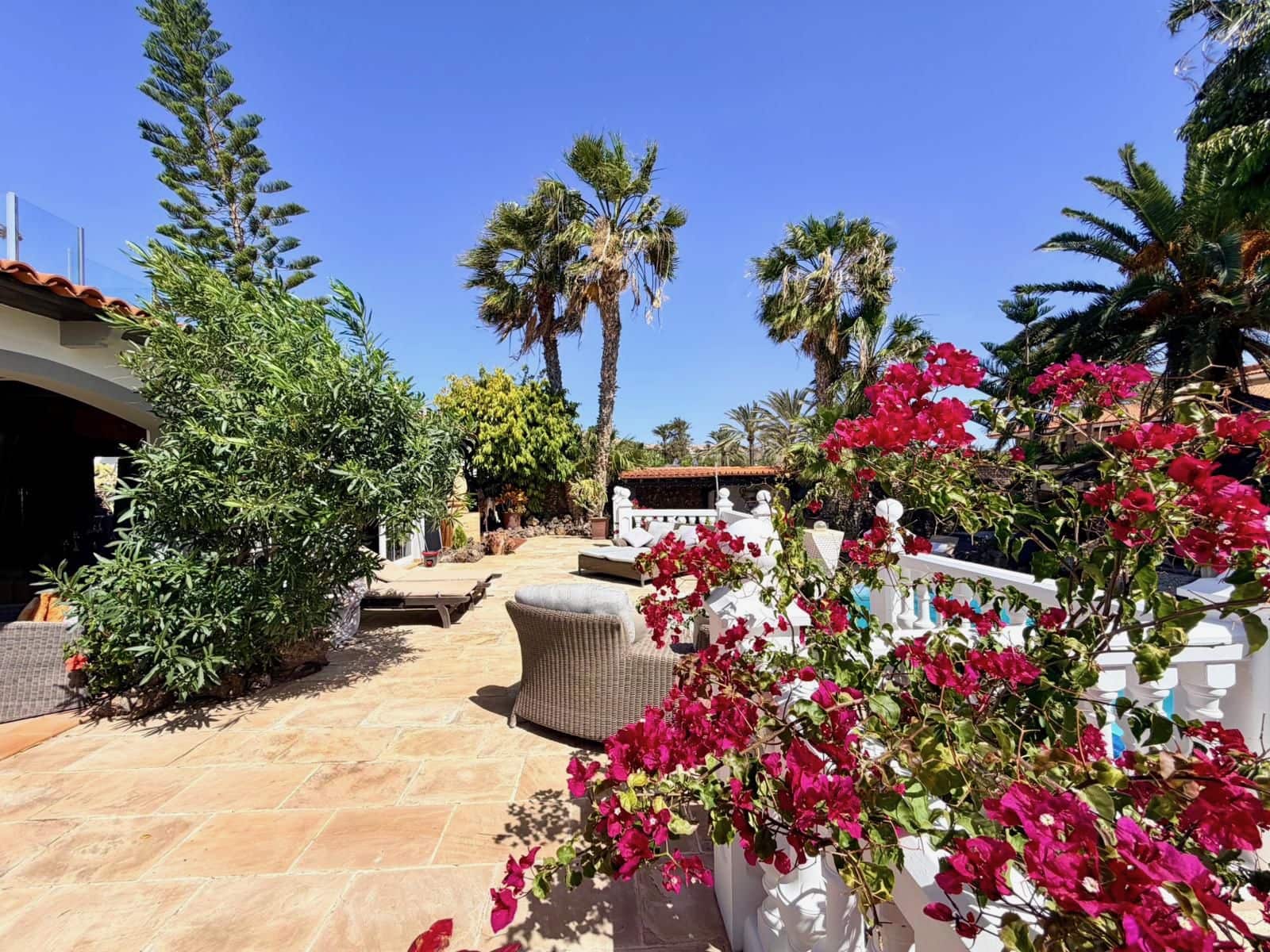 4 bedroom Villa for sale in Caleta de Fuste with pool - € 849,000 (Ref: 9737871)