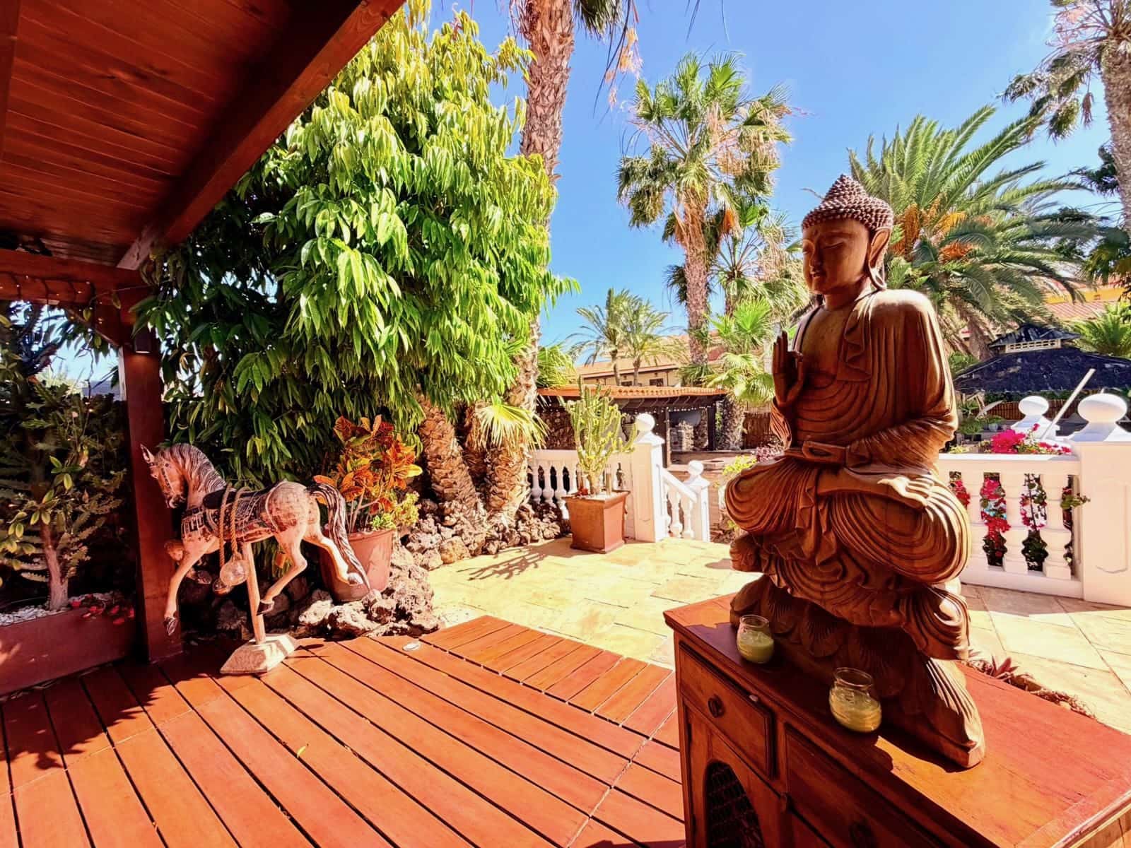 4 bedroom Villa for sale in Caleta de Fuste with pool - € 849,000 (Ref: 9737871)