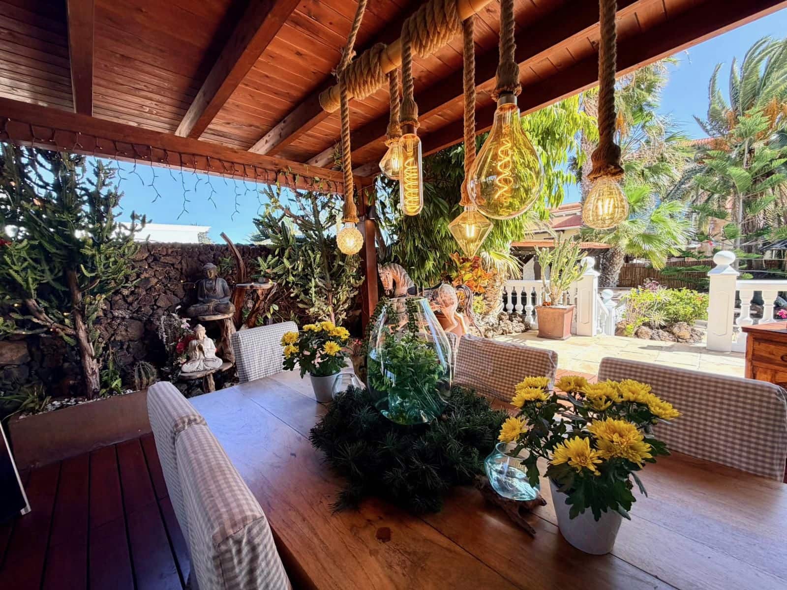 4 bedroom Villa for sale in Caleta de Fuste with pool - € 849,000 (Ref: 9737871)