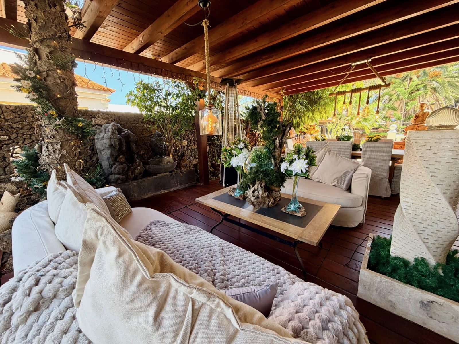 4 bedroom Villa for sale in Caleta de Fuste with pool - € 849,000 (Ref: 9737871)