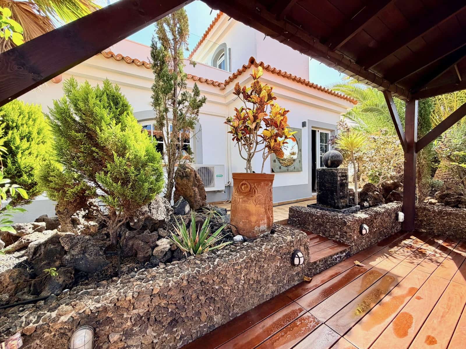 4 bedroom Villa for sale in Caleta de Fuste with pool - € 849,000 (Ref: 9737871)