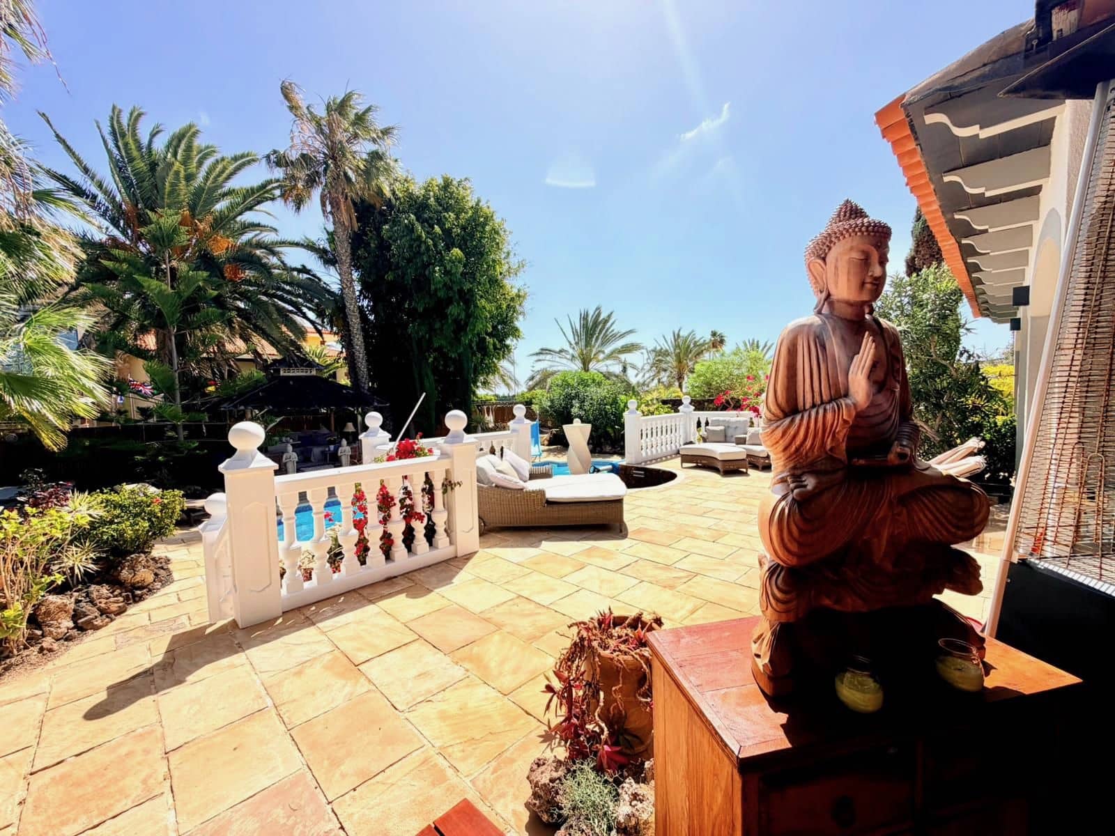 4 bedroom Villa for sale in Caleta de Fuste with pool - € 849,000 (Ref: 9737871)