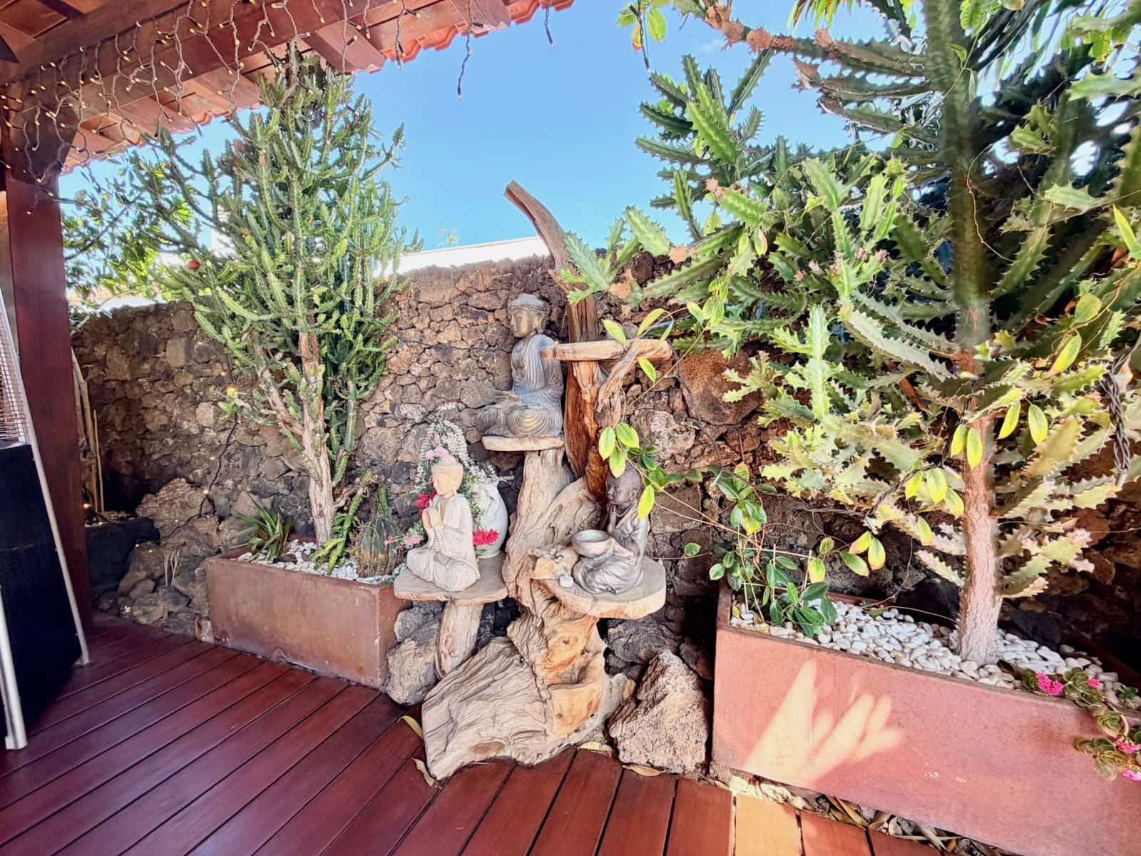 4 bedroom Villa for sale in Caleta de Fuste with pool - € 849,000 (Ref: 9737871)