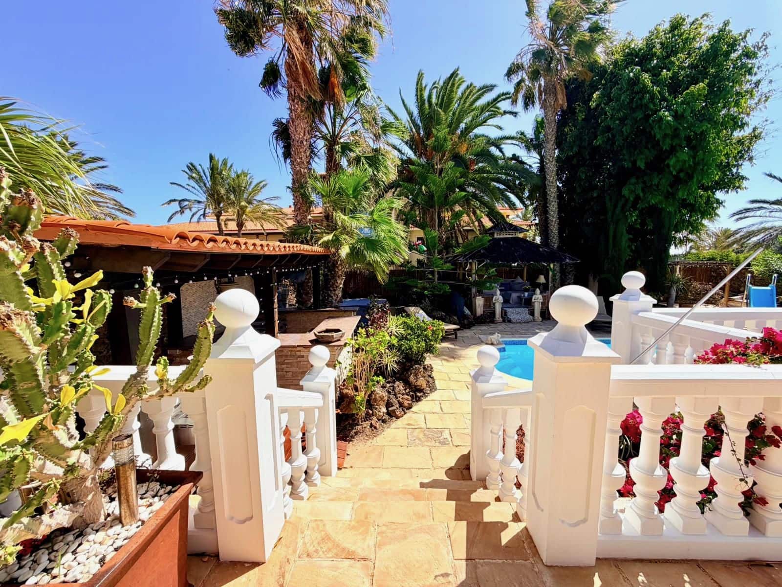 4 bedroom Villa for sale in Caleta de Fuste with pool - € 849,000 (Ref: 9737871)