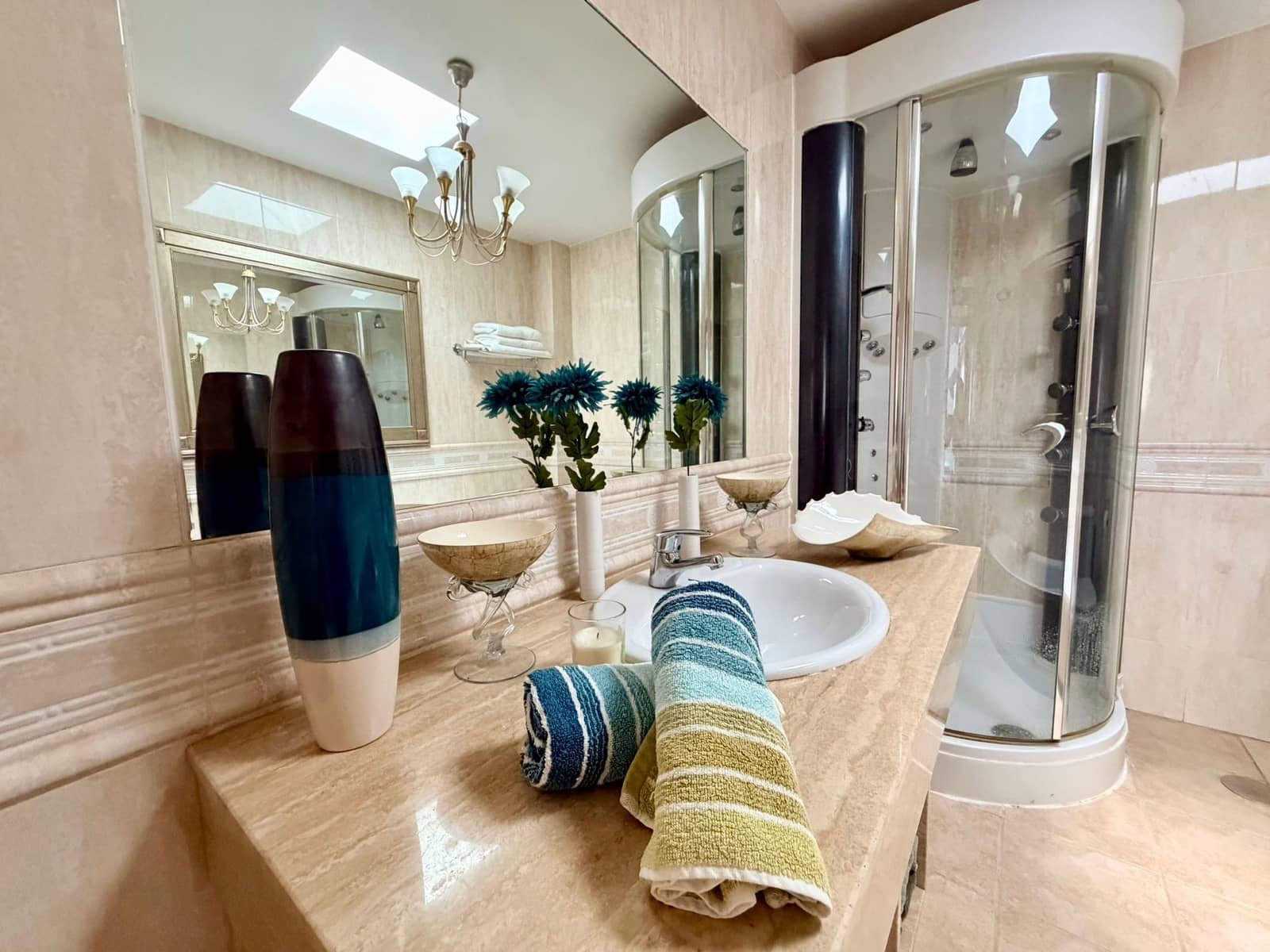 4 bedroom Villa for sale in Caleta de Fuste with pool - € 849,000 (Ref: 9737871)