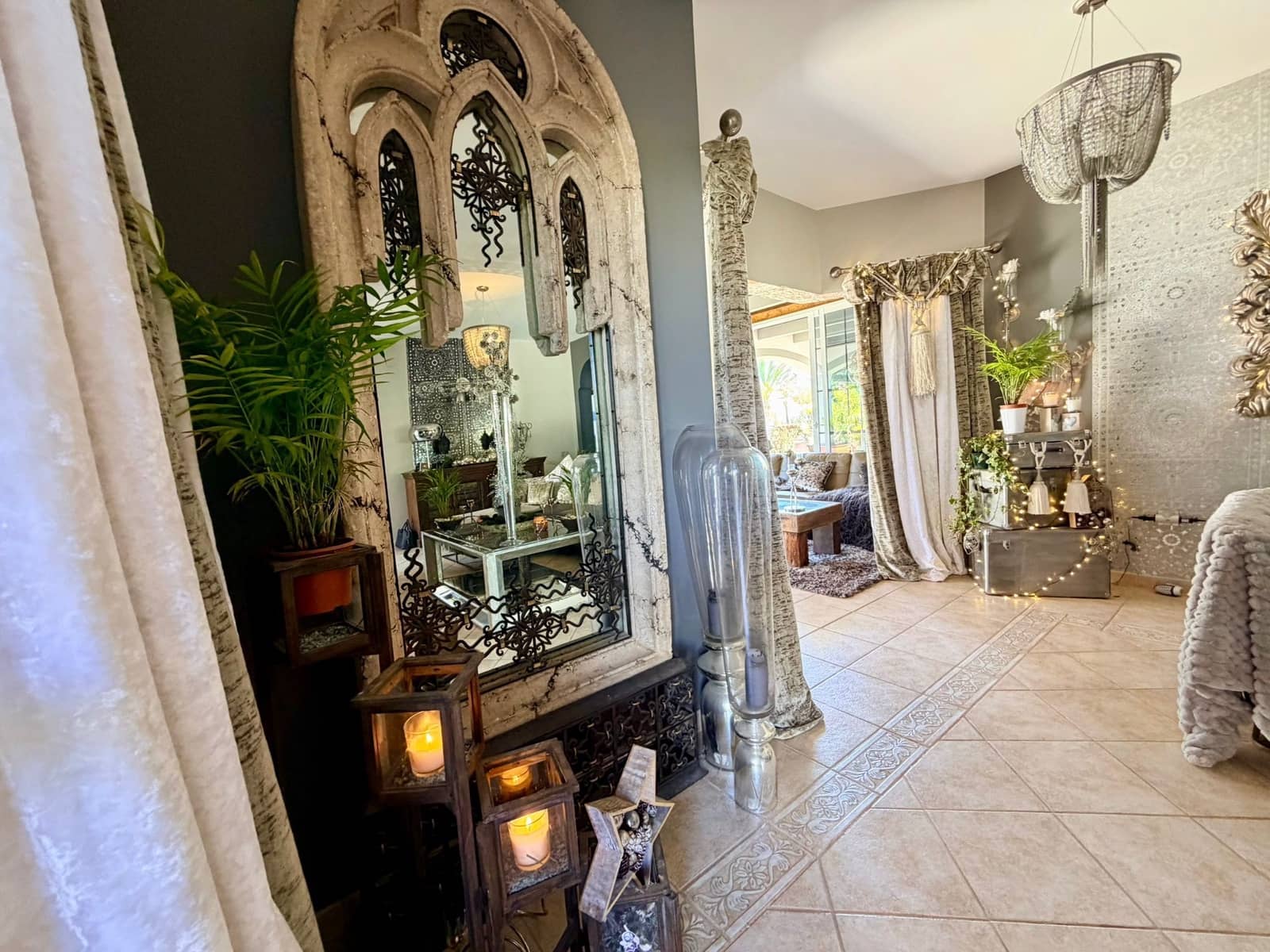 4 bedroom Villa for sale in Caleta de Fuste with pool - € 849,000 (Ref: 9737871)