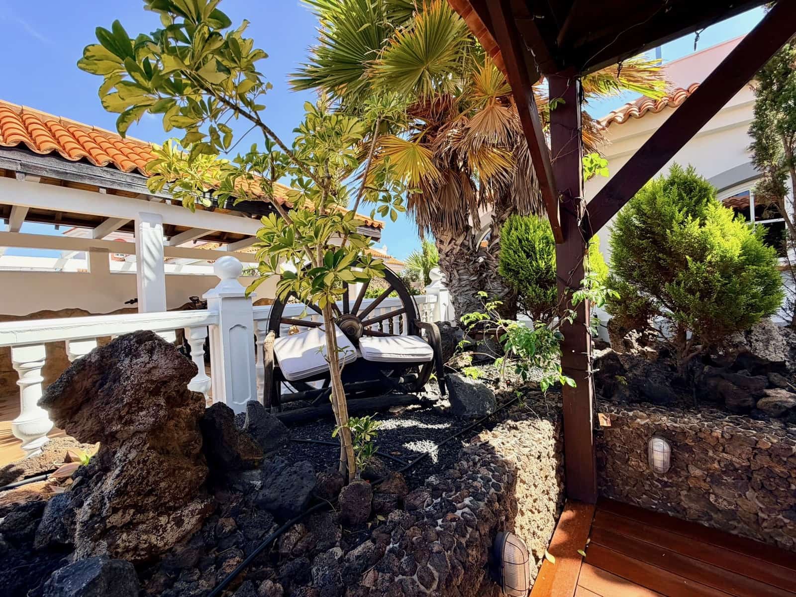 4 bedroom Villa for sale in Caleta de Fuste with pool - € 849,000 (Ref: 9737871)