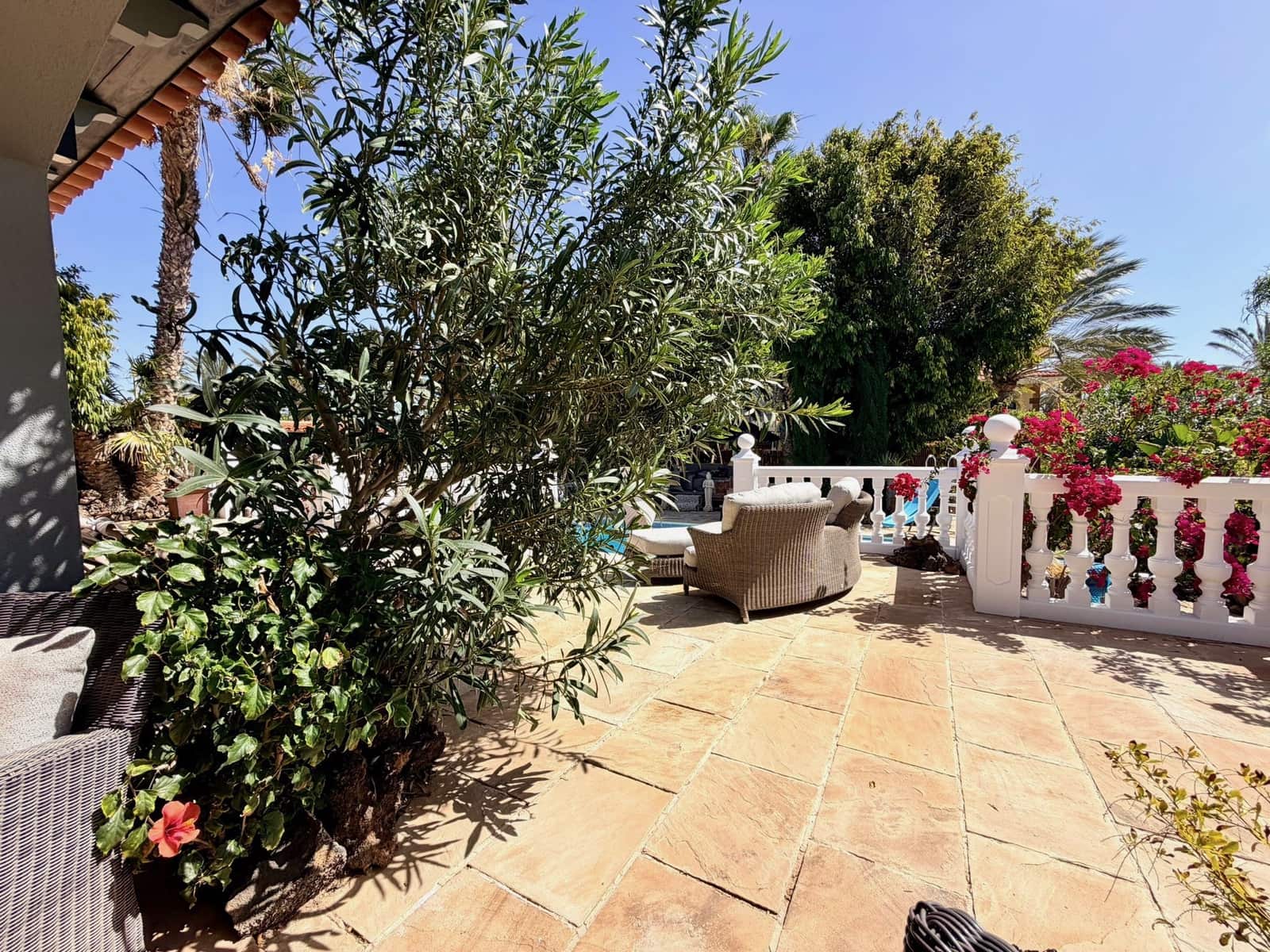 4 bedroom Villa for sale in Caleta de Fuste with pool - € 849,000 (Ref: 9737871)