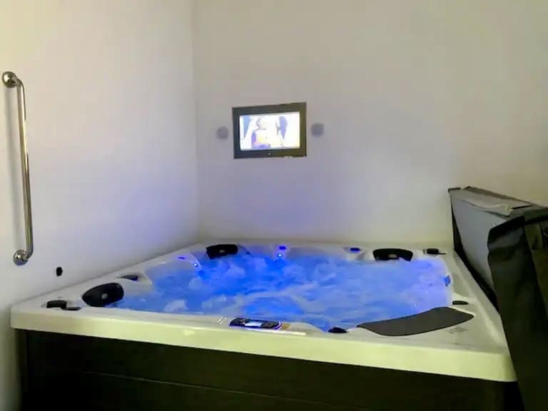 4 bedroom Villa for sale in Costa Teguise with pool garage - € 925,000 (Ref: 9742950)