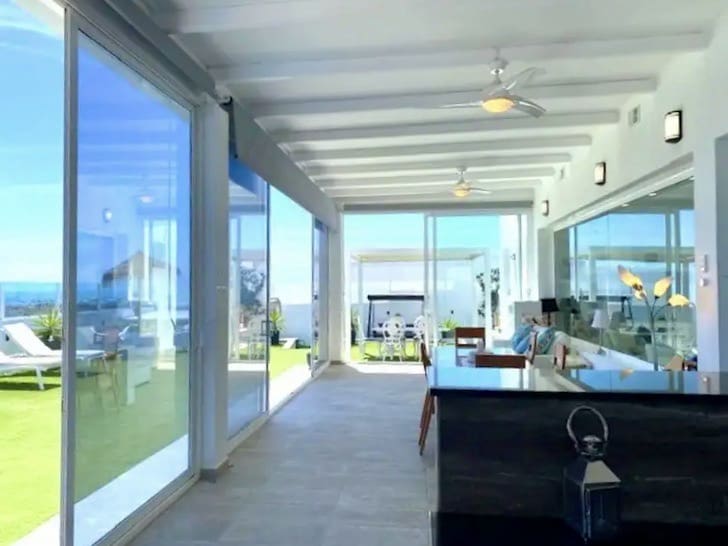 4 bedroom Villa for sale in Costa Teguise with pool garage - € 925,000 (Ref: 9742950)