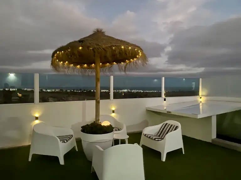 4 bedroom Villa for sale in Costa Teguise with pool garage - € 925,000 (Ref: 9742950)