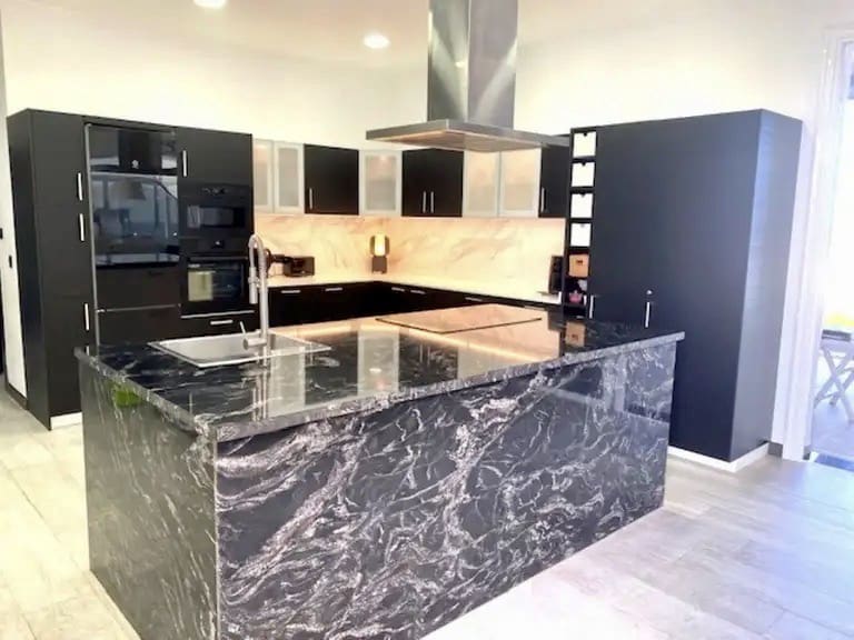 4 bedroom Villa for sale in Costa Teguise with pool garage - € 925,000 (Ref: 9742950)