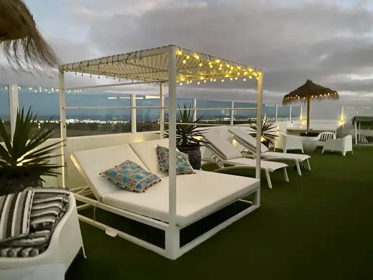 4 bedroom Villa for sale in Costa Teguise with pool garage - € 925,000 (Ref: 9742950)