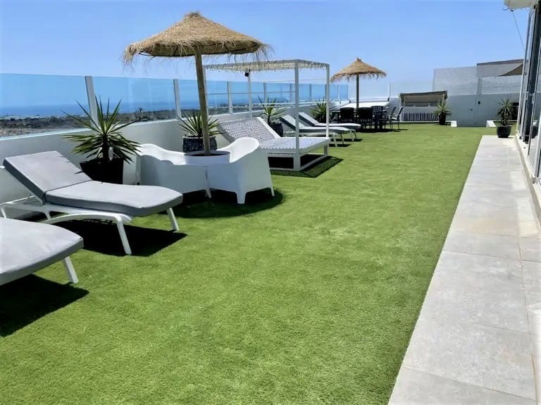 4 bedroom Villa for sale in Costa Teguise with pool garage - € 925,000 (Ref: 9742950)