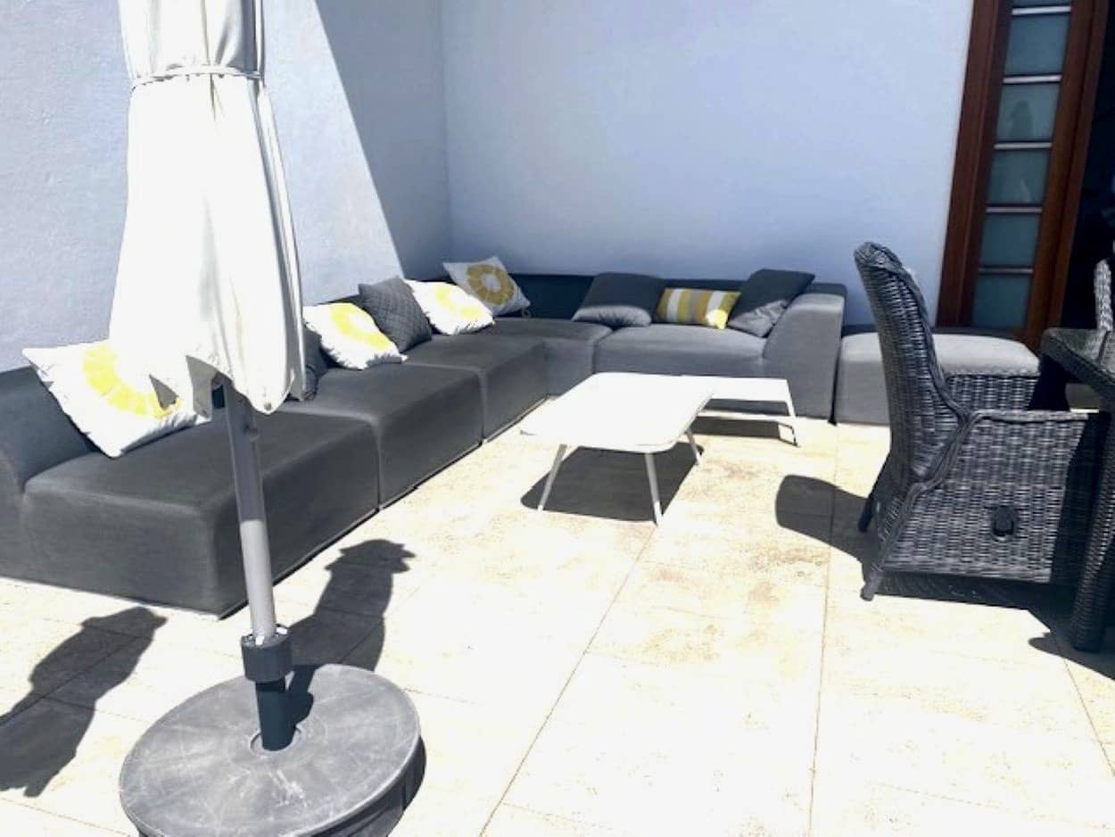 4 bedroom Villa for sale in Costa Teguise with pool garage - € 925,000 (Ref: 9742950)