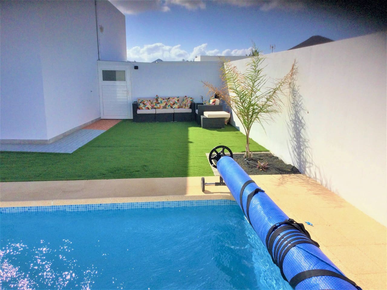 4 bedroom Villa for sale in Costa Teguise with pool garage - € 925,000 (Ref: 9742950)