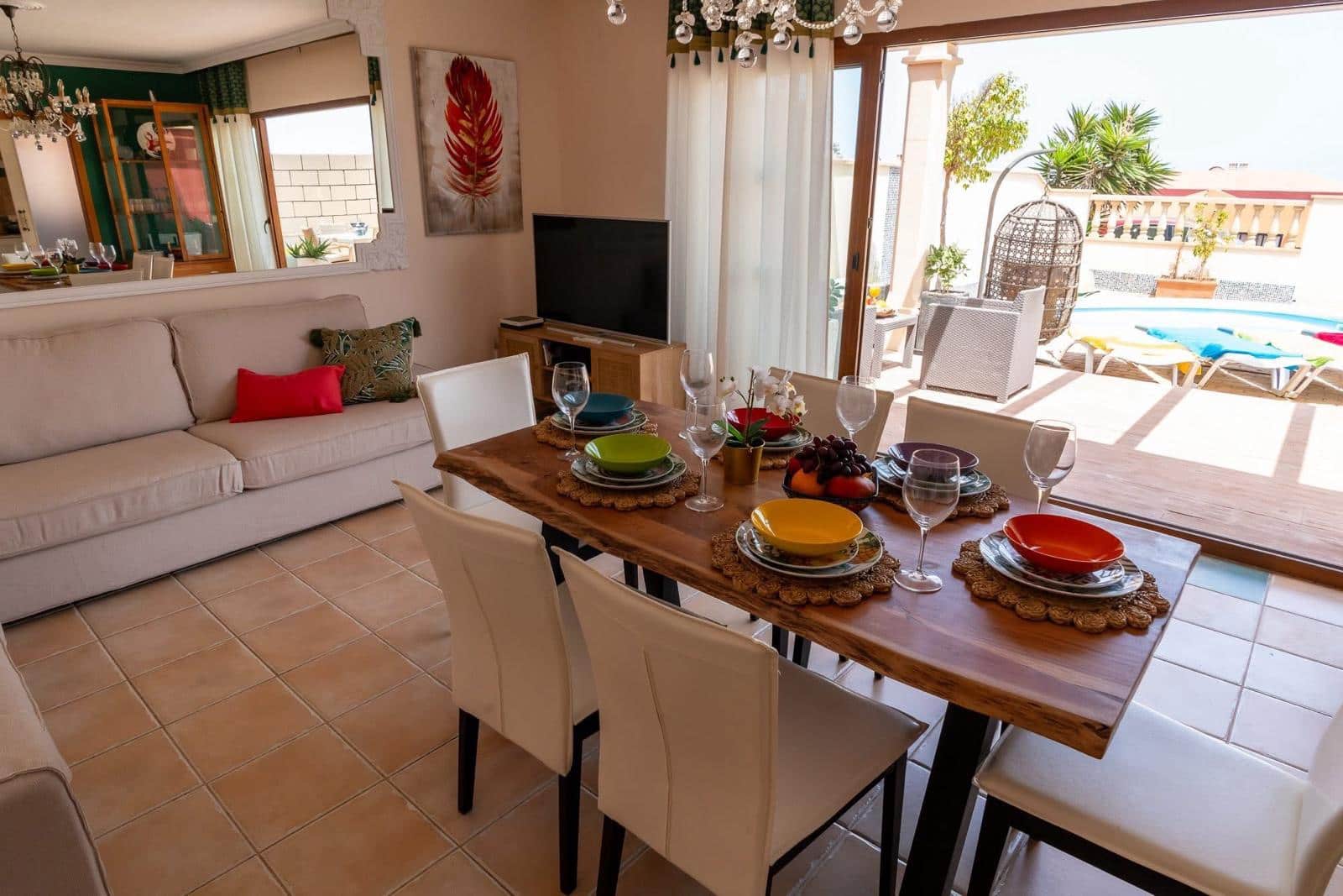 5 bedroom Villa for sale in Caleta de Fuste with pool - € 428,998 (Ref: 9742959)