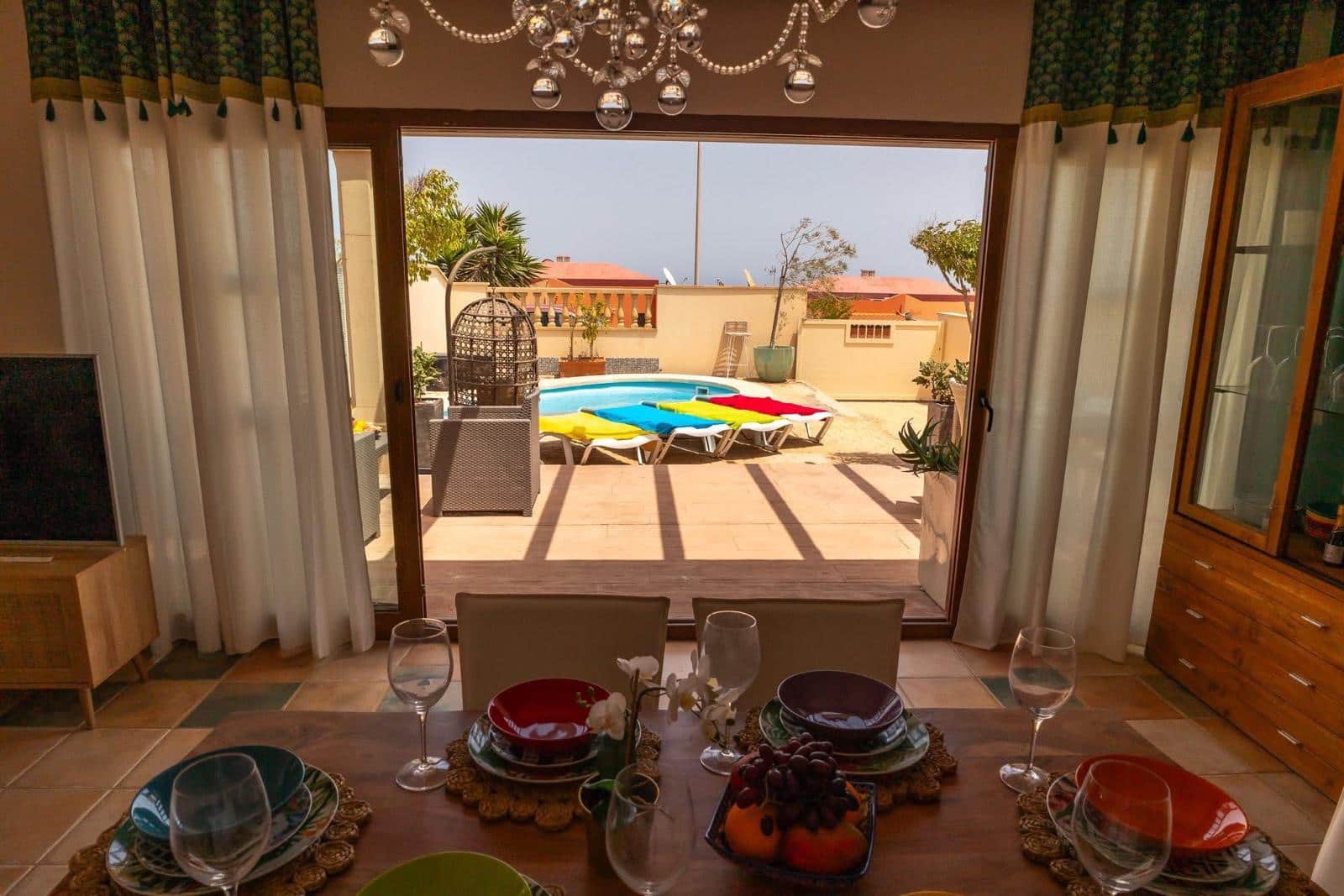 5 bedroom Villa for sale in Caleta de Fuste with pool - € 428,998 (Ref: 9742959)