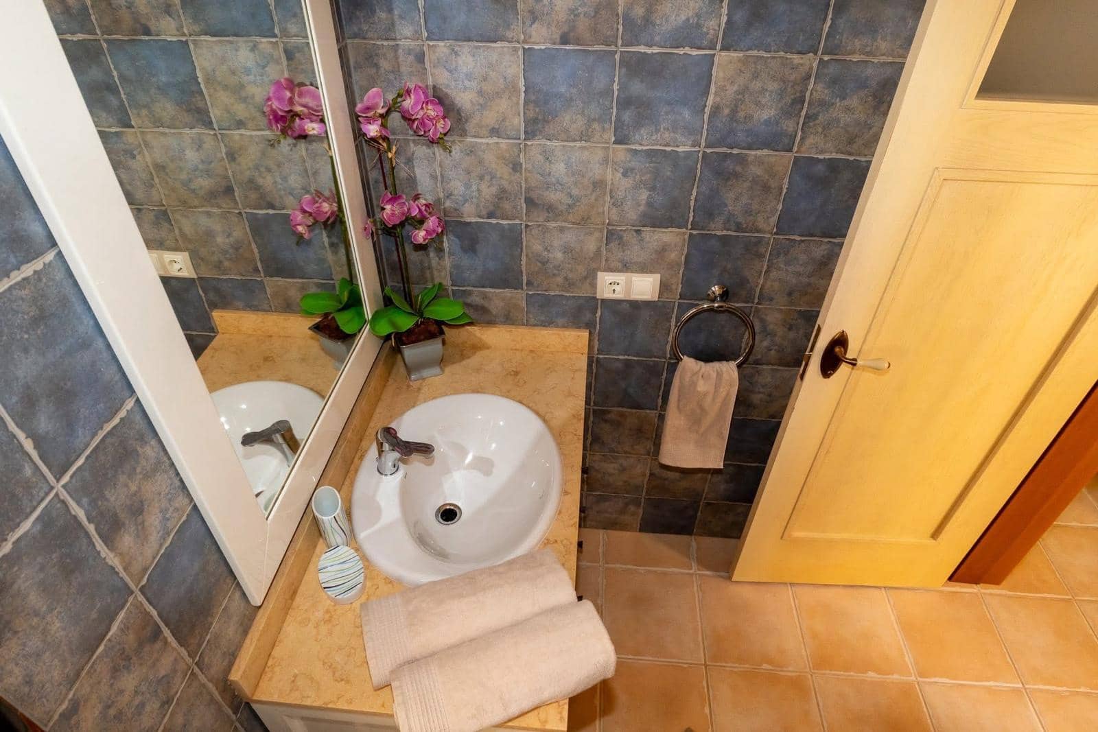 5 bedroom Villa for sale in Caleta de Fuste with pool - € 428,998 (Ref: 9742959)