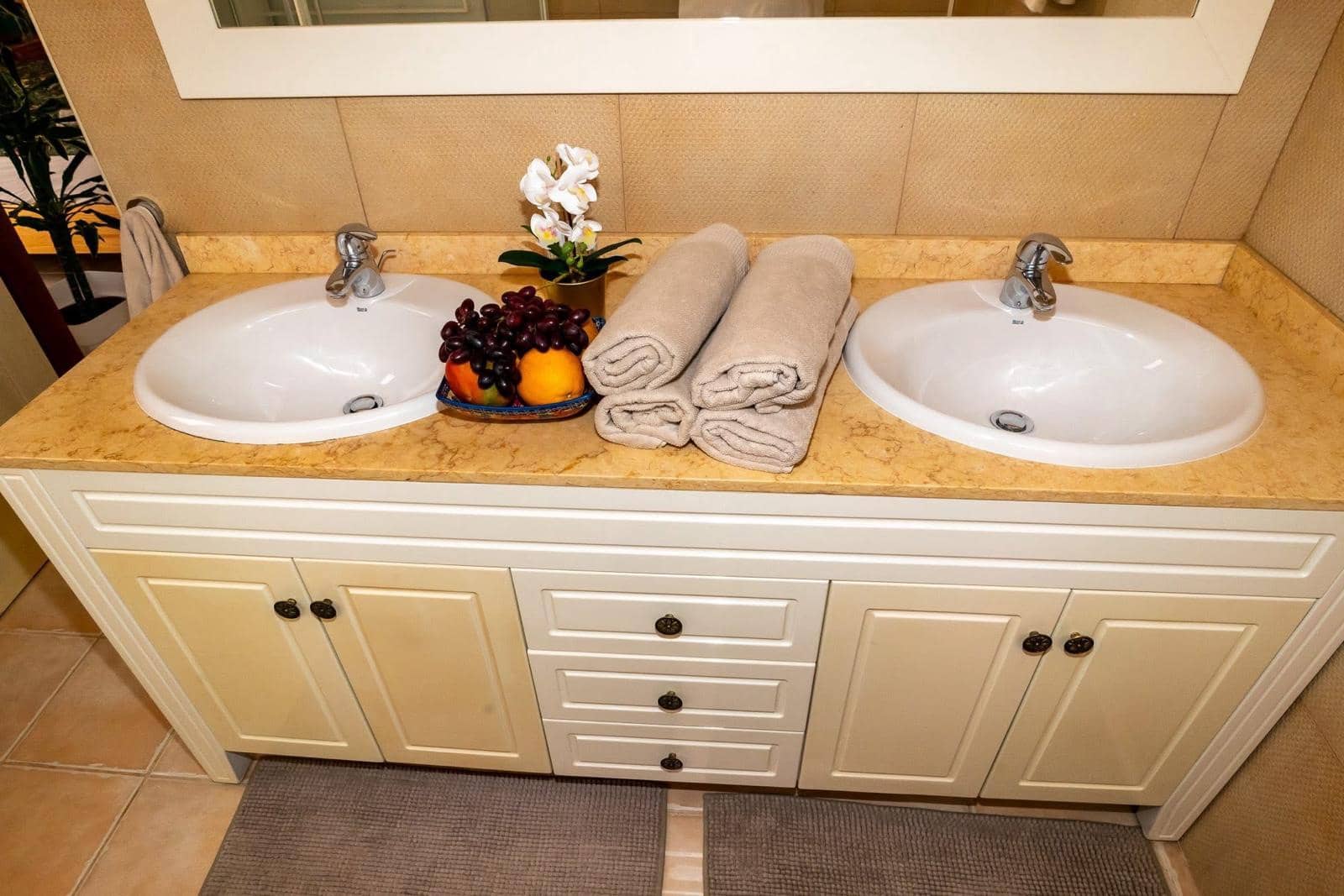 5 bedroom Villa for sale in Caleta de Fuste with pool - € 428,998 (Ref: 9742959)