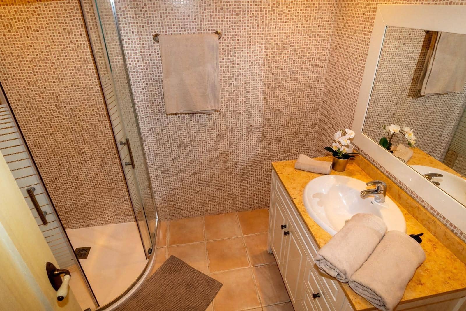 5 bedroom Villa for sale in Caleta de Fuste with pool - € 428,998 (Ref: 9742959)