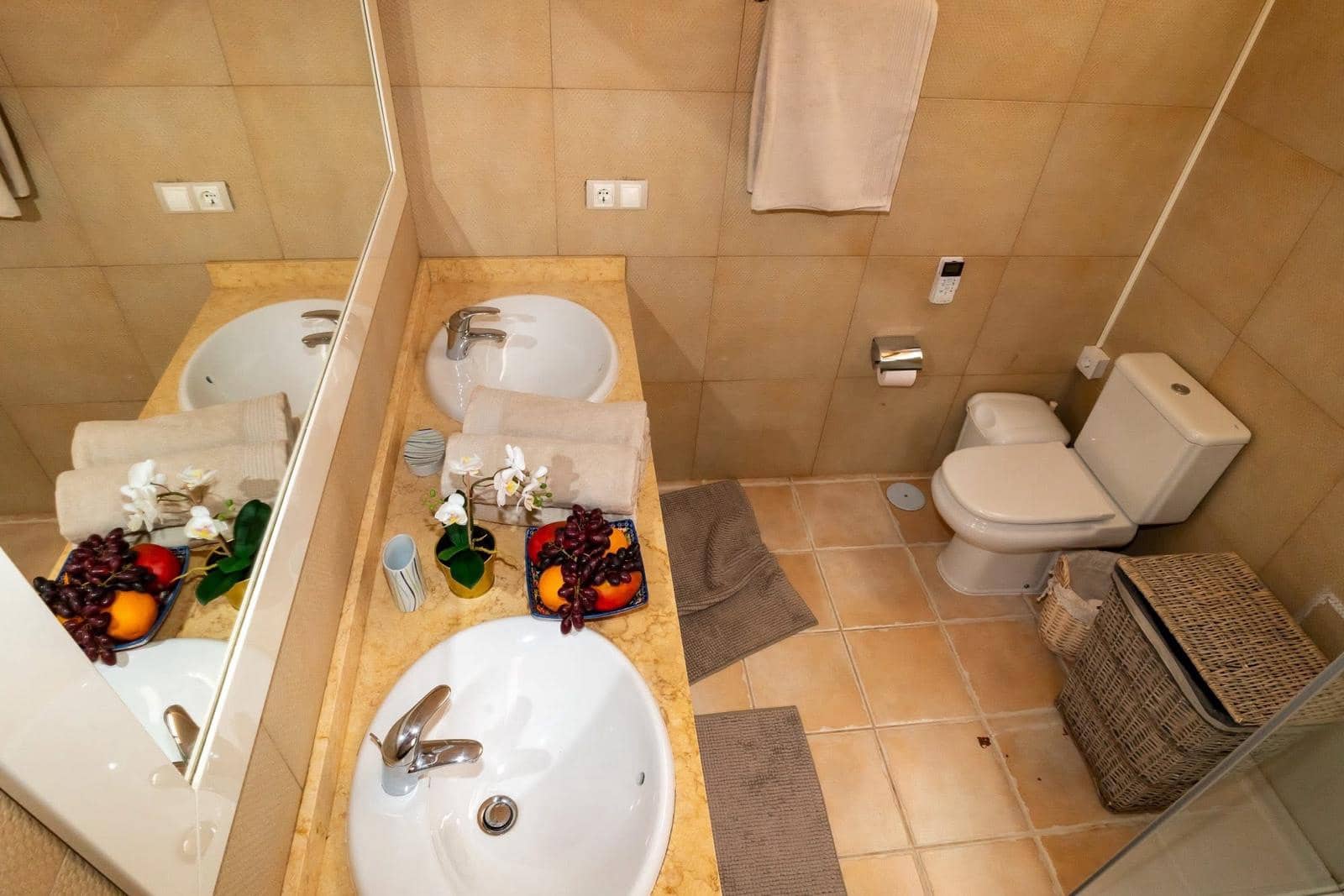 5 bedroom Villa for sale in Caleta de Fuste with pool - € 428,998 (Ref: 9742959)