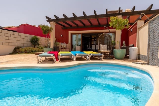 5 bedroom Villa for sale in Caleta de Fuste, Antigua with pool - € 428,998 (Ref: 9742959)