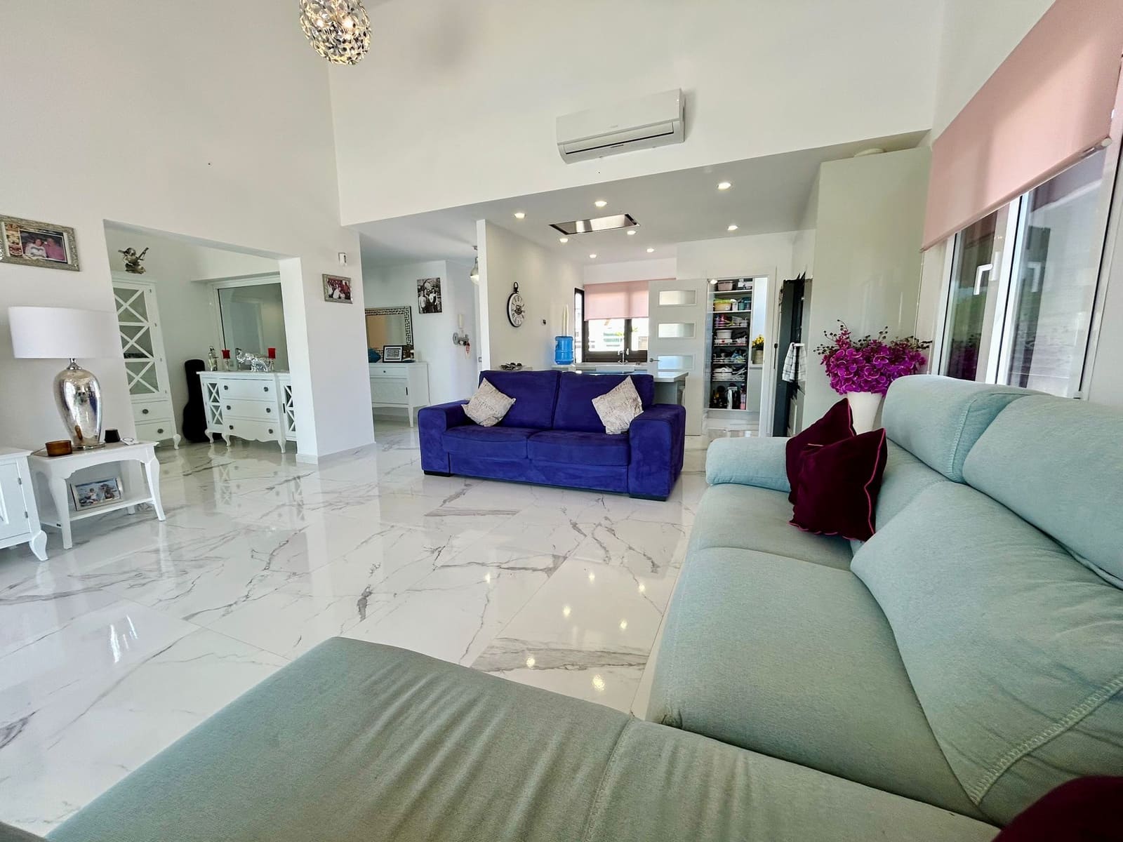 3 bedroom Villa for sale in Caleta de Fuste with pool - € 590,000 (Ref: 9742973)