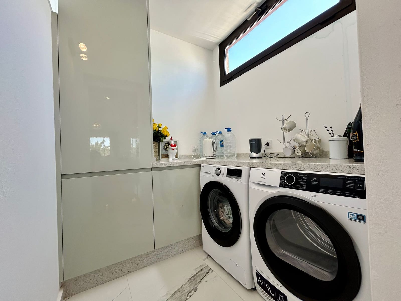 3 bedroom Villa for sale in Caleta de Fuste with pool - € 590,000 (Ref: 9742973)