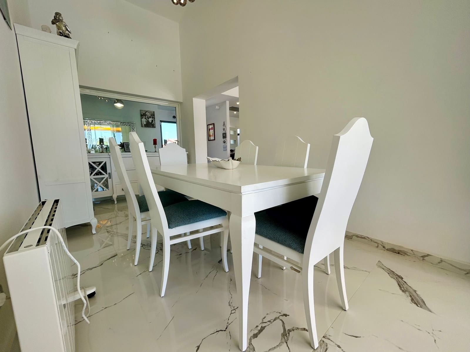 3 bedroom Villa for sale in Caleta de Fuste with pool - € 590,000 (Ref: 9742973)