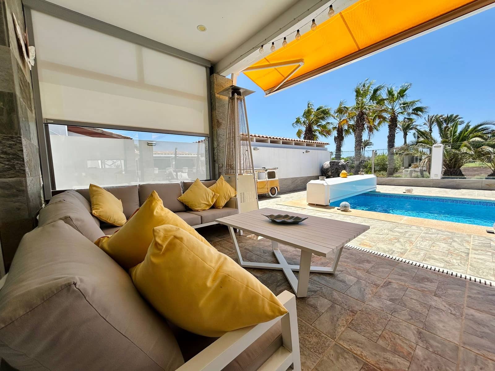 3 bedroom Villa for sale in Caleta de Fuste with pool - € 590,000 (Ref: 9742973)